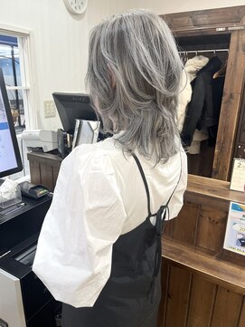 ジャストビューティー リアリー(just beauty Really) シルバー×バレイヤージュ×外ハネミディ【横須賀中央 Really】