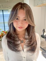 シオン(shion)&nbsp;顔周りレイヤー韓国ヘアブリーチ似合わせカット_F31385