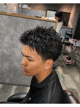 スウェルホワイト(SWELL WHITE) テーパーフェード×スパイキーショート