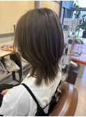 オリーブベージュ
