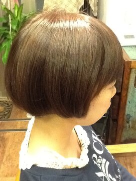 カーザ(CASA) ベージュ系マッシュルームボブ