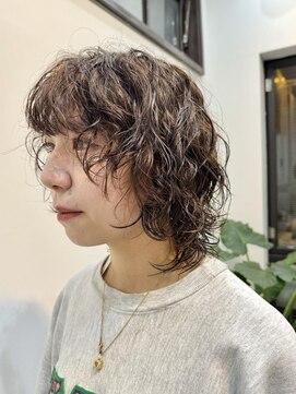 ナループロアオハナ(Nalu pu loa ohana) ウルフパーマ/くるくるパーマ/ウルフカット/レイヤー