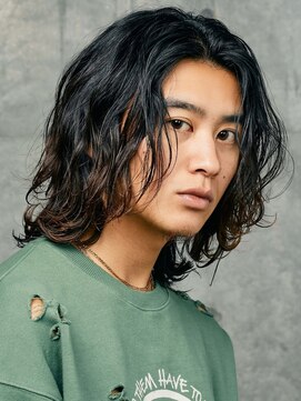 フィフス 天神大名(fifth) センターパートウルフカットツイストスパイラルパーママンバン