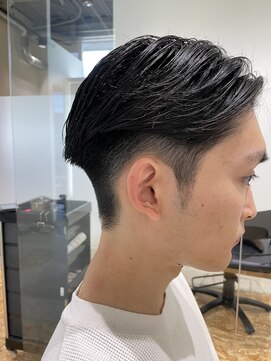 ビーヒアナウ N゜02 金沢鞍月店(BE HERE NOW) 刈り上げセンターパート