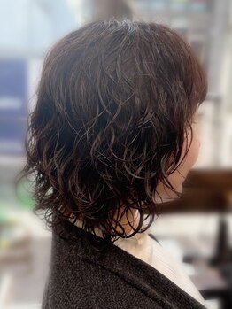 ユー(..U)の写真/デザインパーマが得意なstylistが、髪質や施術履歴を見極めて薬剤を調合するから傷みが気になる方でも◎