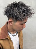 ホワイトメッシュツイストスパイラルパーマツーブロック短髪