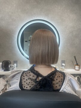 ミストプラス(MIST+) 切りっぱなしボブ/グレージュ