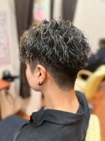 美容室ヒラトヤ 都南店&nbsp;ビジネスカジュアル20代30代波打ちパーマツーブロックハイライト