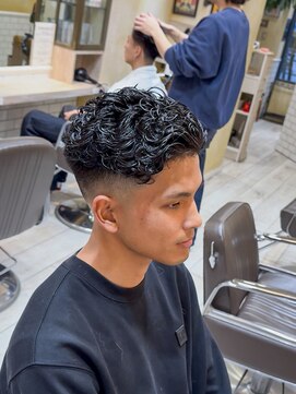 グルーマーズトウキョウ(GROOMER/S TOKYO) MEN’S HAIR/波巻きツイストスパイラル/ニュアンスウルフ/神保町