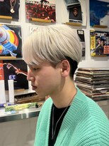 テンダー(Tender) ホワイトベージュ×毛流れセンターパート