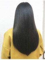 ウィロー(WILLOW)&nbsp;【WILLOW】モノトーンとブルーで作るツヤ感高めな暗髪(井下貴史)