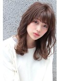 くびれセミディに無造作カールは王道の可愛さ!