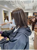 白髪をぼかしてデザインを楽しむ　脱白髪染めハイライト