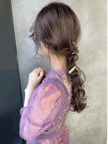 ローポニーテール　上品　ロング　ベージュ