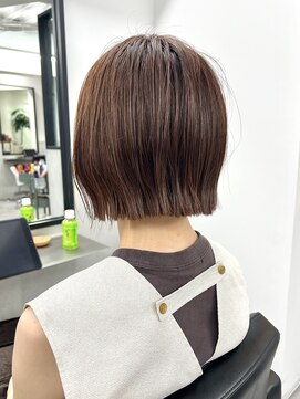 ラフ 新宿(Laff) 外ハネボブ 切りっぱなしボブ 前下がりボブ ショートボブ