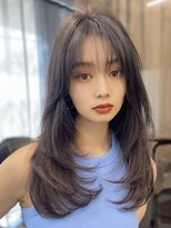 フォンズ(FONS)&nbsp;暗めカラー/アッシュグレーカラー/レイヤーカット/内巻きヘア