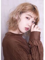 イル(ill)&nbsp;ハイトーンボブ　ウェーブ巻き　コテ巻き　アレンジ