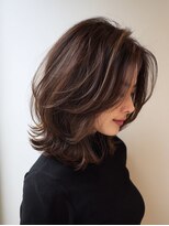 スピンヘアー 桂店(Spin hair) 大人質感が引き立つ品よく軽いレイヤーミディ