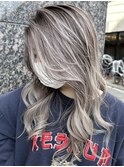 ホワイトハイライトミディアムレイヤーカットバレイヤージュ藤沢