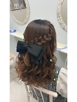 シェリング(Chering) 耳出さないハーフアップ