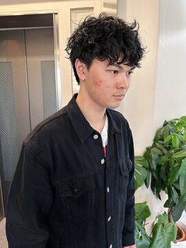 レーヴス(REVES) 無造作スペインカール　ツーブロマッシュ