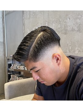 フジタバーバー(FUJITA BARBER) サイドパート/スキンフェード(0mm)