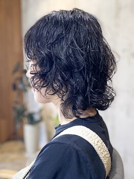 ビミュ(vimu)の写真/酸性パーマ、ストレートで髪のダメージを軽減。カラーとの同時施術をされたい方もお任せください◎