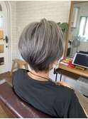 似合わせカット耳かけショート_シルバーアッシュグレー_74