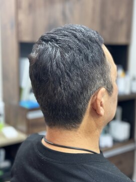 アングラーズ(ANGLERS) 厚めに刈り上げショートスタイル