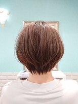 リル(Rire) 30代40代50代大人小顔ショート耳かけ丸みくびれ