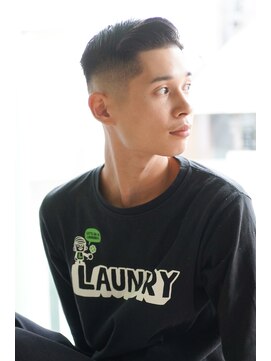 にもう サイドパートショートスキンフェードカット１