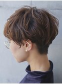 刈り上げ　ショート　マッシュ　ニュアンスパーマ　大人可愛い
