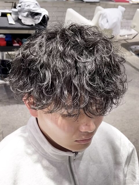 波巻きパーマツーブロック刈り上げラウンドマッシュ韓国黒髪