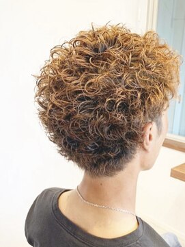 アジール(asile) ハイトーンカラーのパーマスタイル