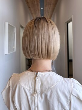 アパートメントヘアー 佐賀/髪質改善ヘアカラー/ショートボブ/切りっぱなし/ブロンド