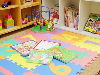 モーラ 浅香山店(MOLLA)の写真/【キッズスペースあり】お子様連れの方でもゆったりとした時間を過ごせる空間をご用意しています◎