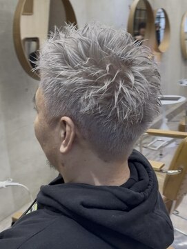 白髪ぼかしダブルカラーシルバーメンズカットヘア