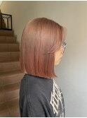 ピンクベージュインナーカラー顎ラインボブダブルカラー