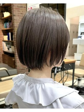 アフロート ルヴア(AFLOAT RUVUA) 《岩田莉奈》地毛風縮毛矯正 ひし形ショートボブ 白髪染め 新宿