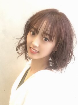 アローナ(ARONA) リズミカルなカールと品のいい透け感で可愛さパーフェクト