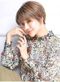 大人可愛い小顔ツヤ髪くびれショート横顔美人前髪ありA5