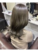 オリーブベージュ