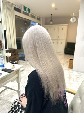 ソル(SOL) 透明感抜群!ホワイトカラー