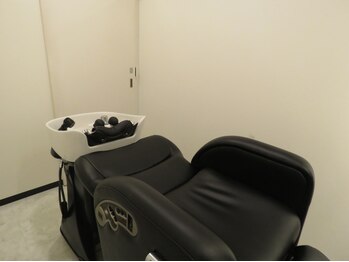 ココモ 川越店(COCOMO)の写真/＜癒しのシャンプー体験＞ゆったりとしたスペースと、くつろぎの施術で癒しのひとときをお過ごしください。