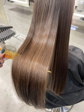 イユ(yeux) yeux【髪質改善トリートメント/韓国/学割U24/艶髪/天神/大名】