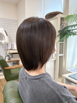 クララ タカマツ(CLALA Takamatsu) ショートから伸ばし途中でもまとまる髪の毛に