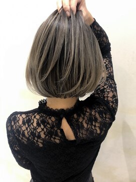 トルネード(TORNADO) 外国人風ハイライトバレイヤージュショートボブ グレージュ