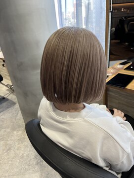 リーオオサカ(Lee Osaka) きりっぱなしボブ×ブリーチカラー/kana