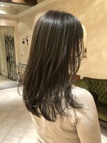 ワンカールロングレイヤーカット 前髪ありロング オリーブグレー