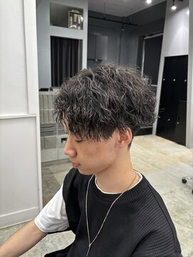 サンズ 梅田(SUNS) ツイスパセンターパート【大阪梅田/ツイストスパイラルパーマ】